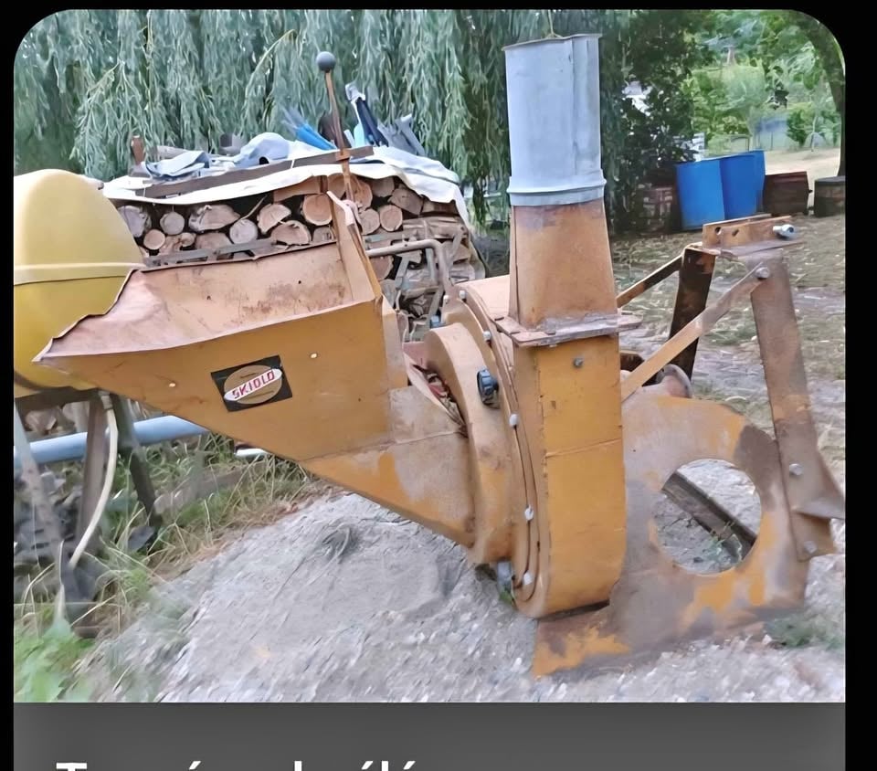 Traktorhajtàsu terménydaràlo