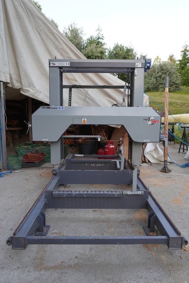 Trak Met 600 standard vizszintes szalagfűrész